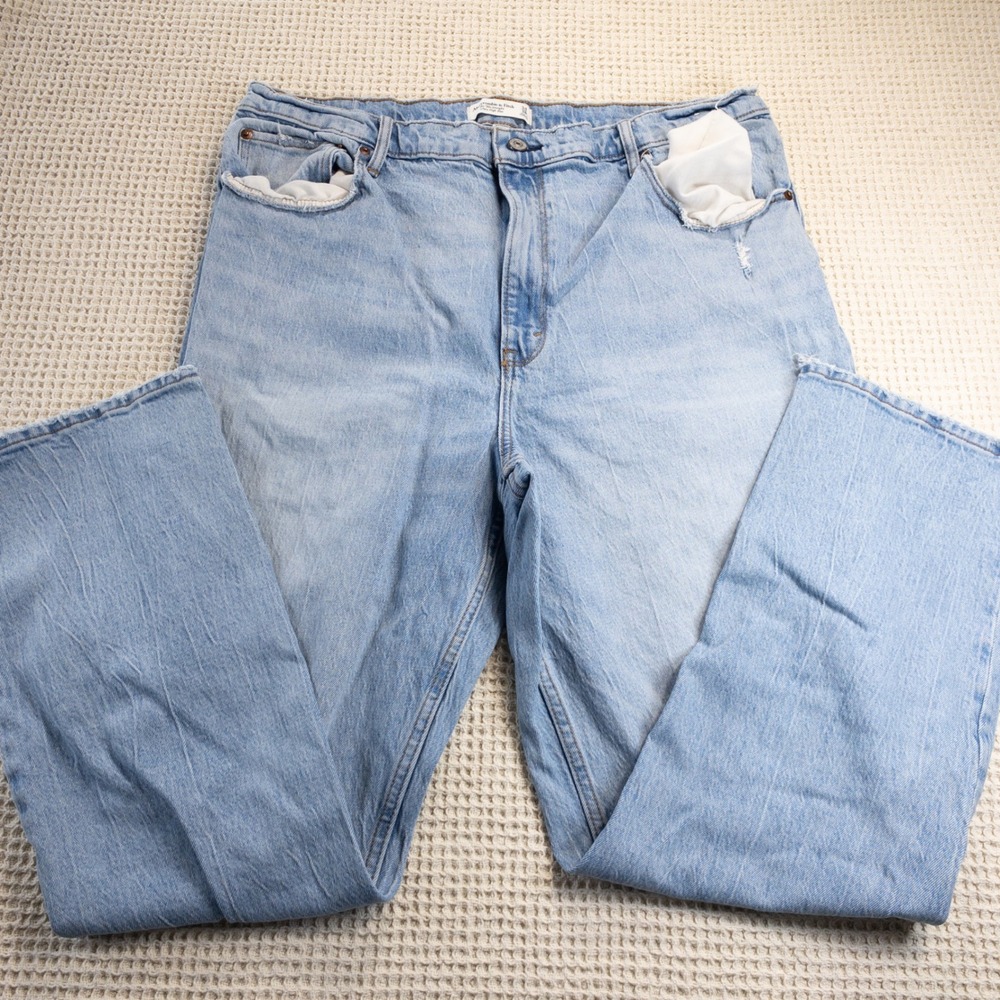 Abercrombie & Fitch Curve Love 90s Straight Ultra High Rise Jeans Light Wash 18R
